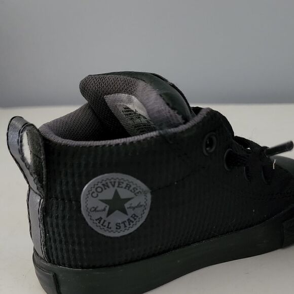 Converse Chuck Taylor athletic shoes kids size 7 - Picture 4 of 7